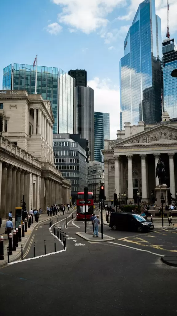 The Role of Central Banks in Modern Economies: Power, Policy, and Public Trust